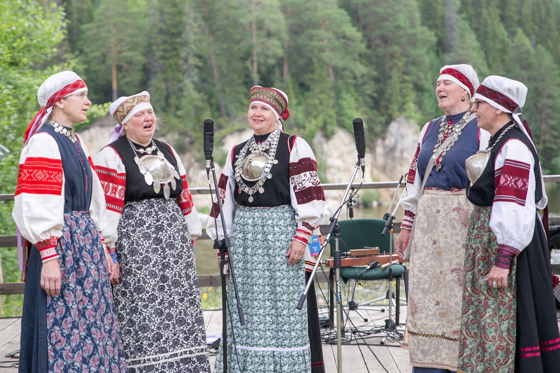 Каждый год на фестивале выступали аутентичные коллективы из самых разных уголков России