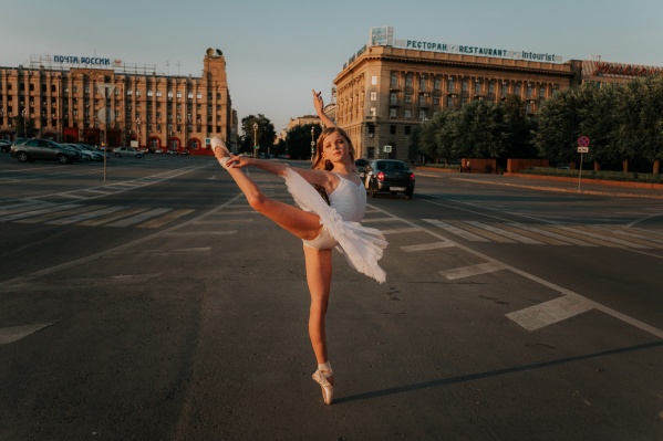 10-летняя Лия снялась на фоне главных достопримечательностей Волгограда 10-летняя Лия снялась на фоне главных достопримечательностей Волгограда