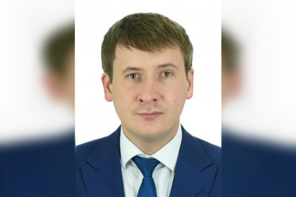 Рафис Ахметдинов — специалист по автомобильным дорогам и
аэродромам Рафис Ахметдинов — специалист по автомобильным дорогам и
аэродромам