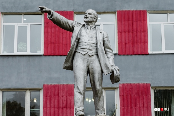 Памятники Ленину изготавливали по специальным, придуманным для него канонам Памятники Ленину изготавливали по специальным, придуманным для него канонам