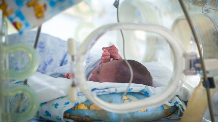 «Не хотел спать, плакал и мешал»: жительница Челябинской области сломала челюсть новорожденному сыну
