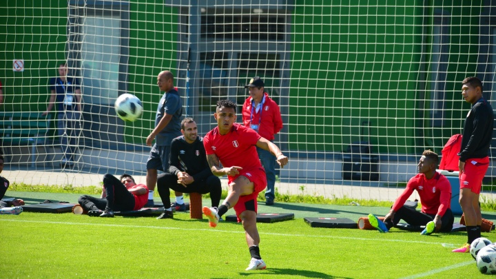 Перу на Химмаше: футболисты провели тренировку перед матчем со сборной Франции