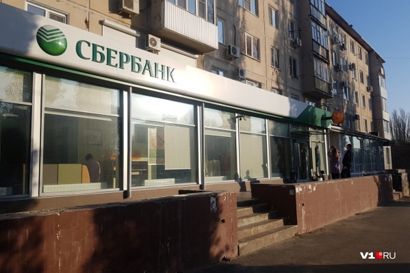 Целью налетчиков были банкоматы в отделении на 51-й Гвардейской Целью налетчиков были банкоматы в отделении на 51-й Гвардейской 