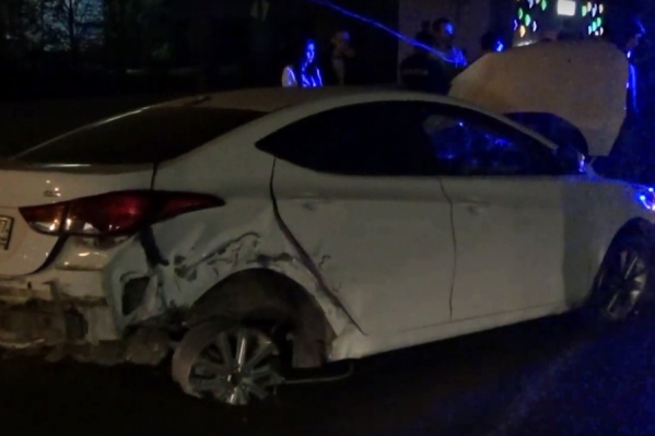 Угонщик разбил автомобиль Угонщик разбил автомобиль
