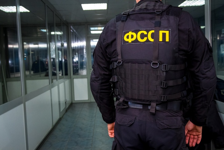 Порой приставы вынуждены вести нарушителей в суд принудительно Порой приставы вынуждены вести нарушителей в суд принудительно