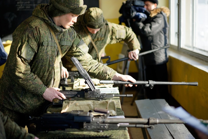 Служба в армии — это, как известно, почётная обязанность. Но служить приходится не всем