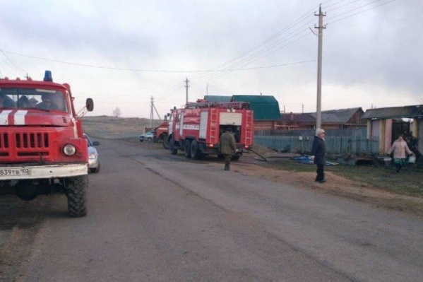 Пожарные справились с открытым огнем за два часа Пожарные справились с открытым огнем за два часа