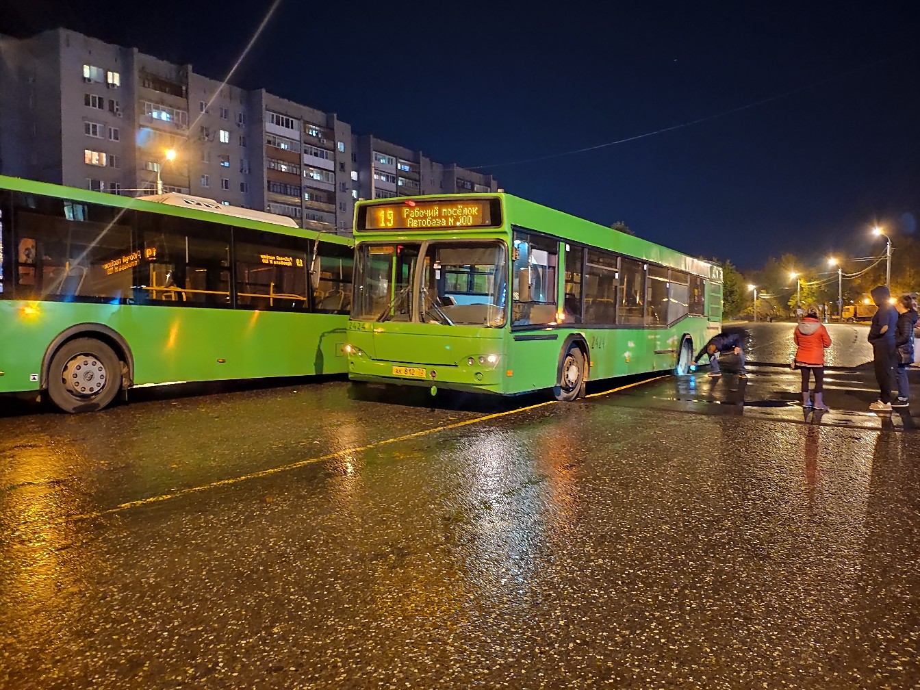 Ищем пассажиров, которые в момент провала автобуса находились внутри Ищем пассажиров, которые в момент провала автобуса находились внутри
