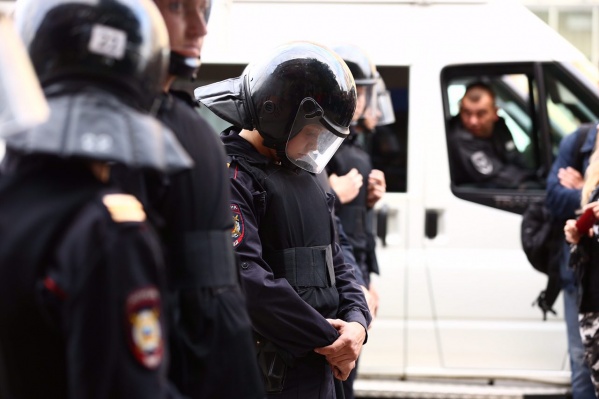 Полиция продолжает искать участников несогласованного митинга Полиция продолжает искать участников несогласованного митинга