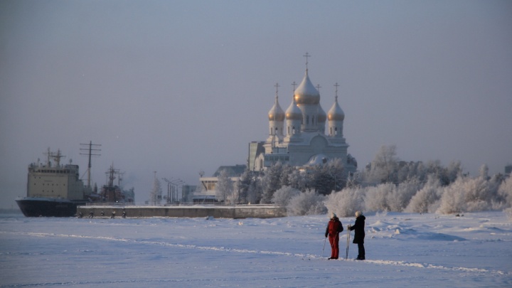 Иней, ледоколы и солнце: смотрим, как красив Архангельск в морозную погоду