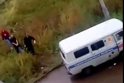 Возраст, обстоятельства смерти и то, сколько тело пролежало в траве, неизвестны Возраст, обстоятельства смерти и то, сколько тело пролежало в траве, неизвестны