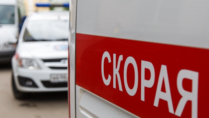 В Волгоградской области в массовой аварии с участием фуры погиб мужчина