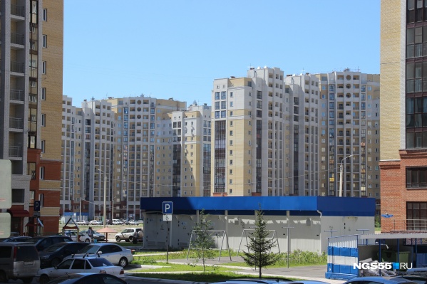 Все дома в районе выдержаны в одном стиле 