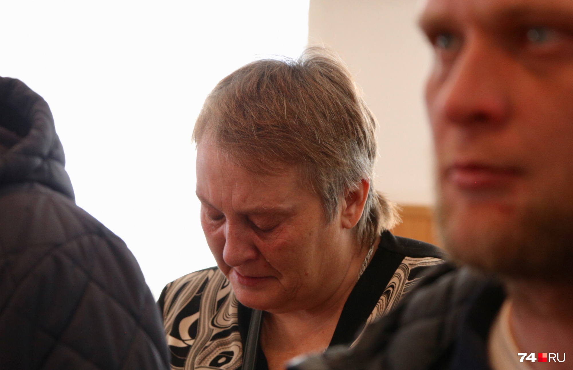 Мама погибшего Людмила не могла сдержать слёз в суде и не приняла извинений преступницы