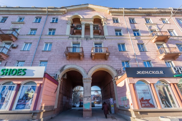 Пятиэтажный дом построили на проспекте Дзержинского в 1950-х годах Пятиэтажный дом построили на проспекте Дзержинского в 1950-х годах