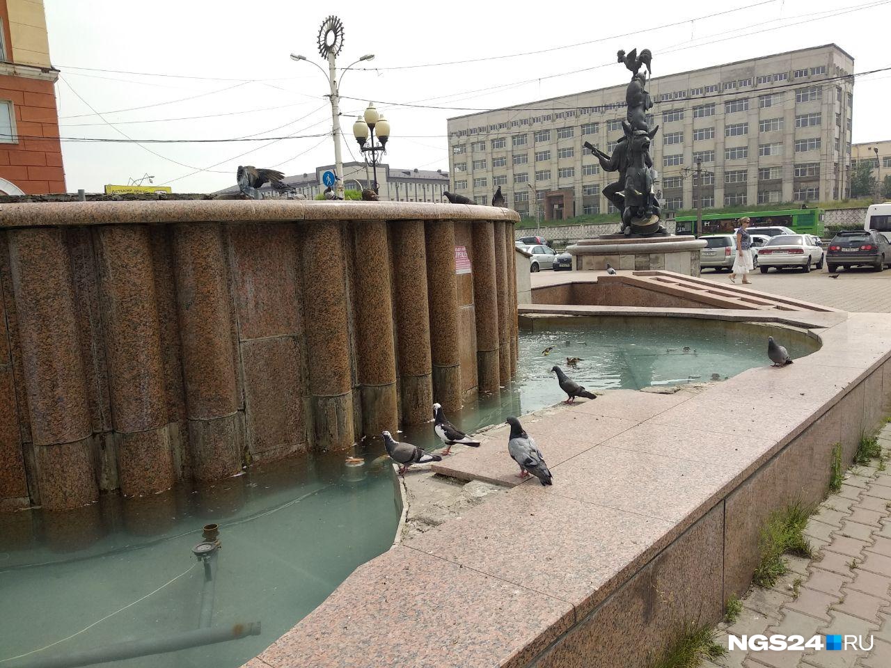У ДК 1 мая от жары раньше можно было найти спасение у фонтана. Не повторяйте наших ошибок. Ехать сюда не стоит У ДК 1 мая от жары раньше можно было найти спасение у фонтана. Не повторяйте наших ошибок. Ехать сюда не стоит
