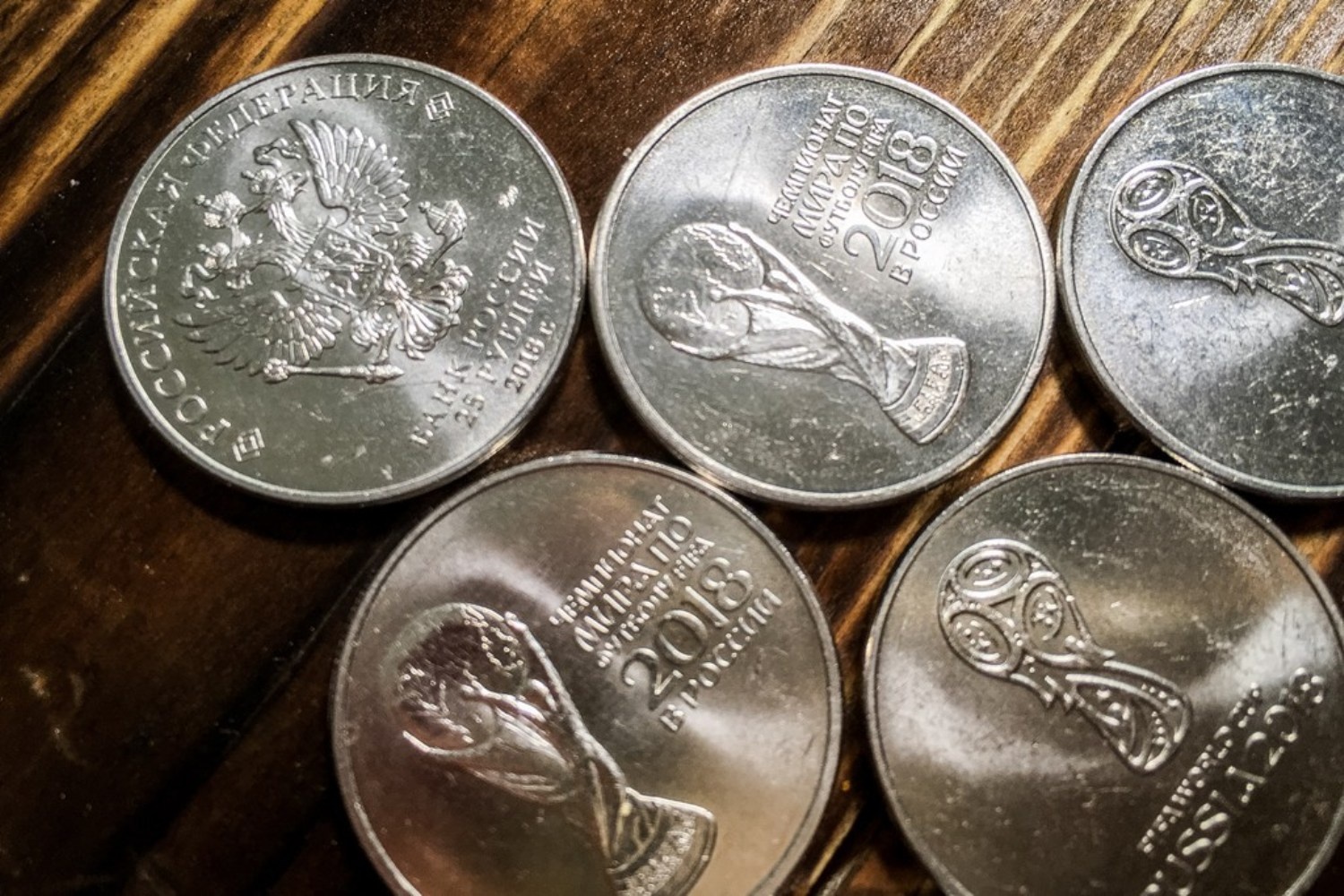 В сбербанке можно сдавать монеты. Монеты в банке. Мелочь в банке. 25 Рублей в банке за мелочь. Гони монету монеты.