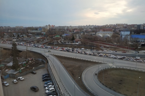 Тюменцы не могли добраться до дома в течение часа Тюменцы не могли добраться до дома в течение часа