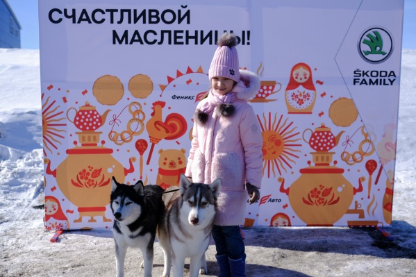 Во время гуляний в фотозоне можно было сделать памятные снимки с дружелюбными собаками породы хаски. Во время гуляний в фотозоне можно было сделать памятные снимки с дружелюбными собаками породы хаски.