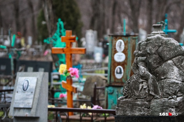В Ростове воры совершили с кладбища восемь краж В Ростове воры совершили с кладбища восемь краж