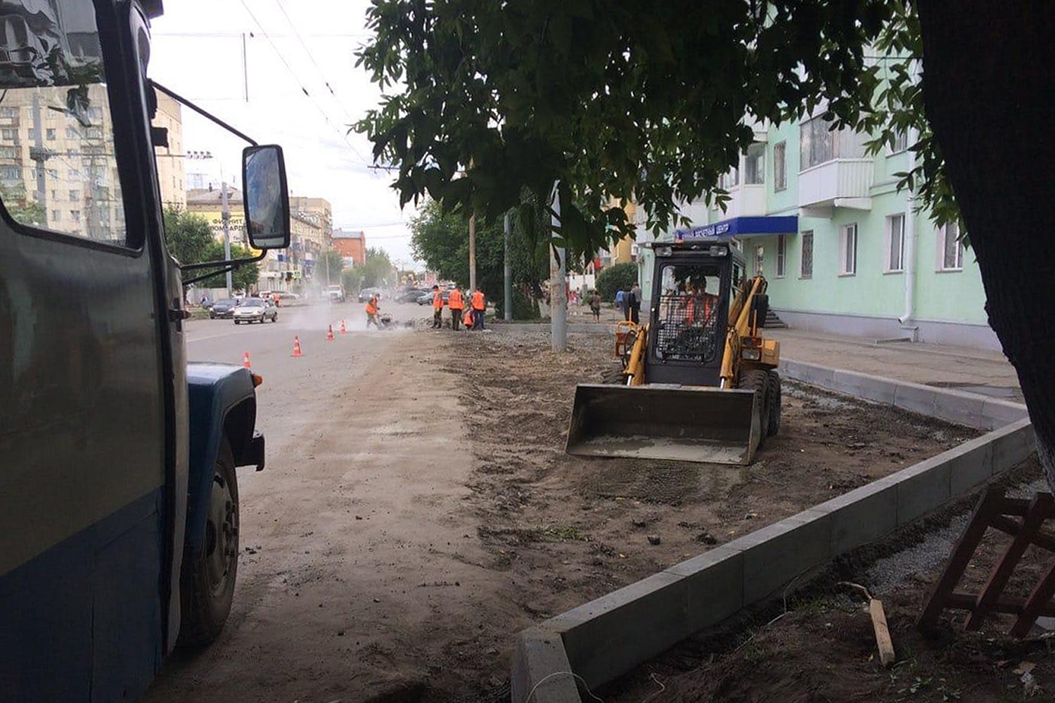 На улице Пролетарской ровной обещают сделать не только проезжую часть, но и тротуары На улице Пролетарской ровной обещают сделать не только проезжую часть, но и тротуары