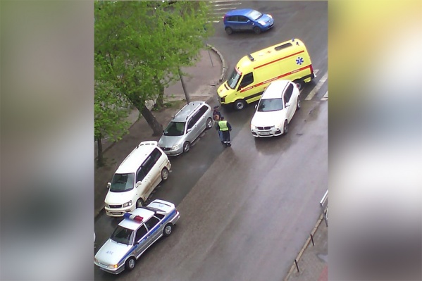 На месте работали автоинспекторы и скорая помощь На месте работали автоинспекторы и скорая помощь