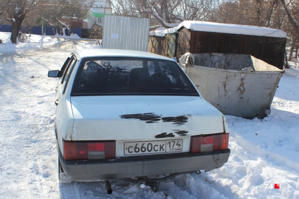 Владелица обнаружила автомобиль в соседнем дворе. Её первым предположением был угон Владелица обнаружила автомобиль в соседнем дворе. Её первым предположением был угон
