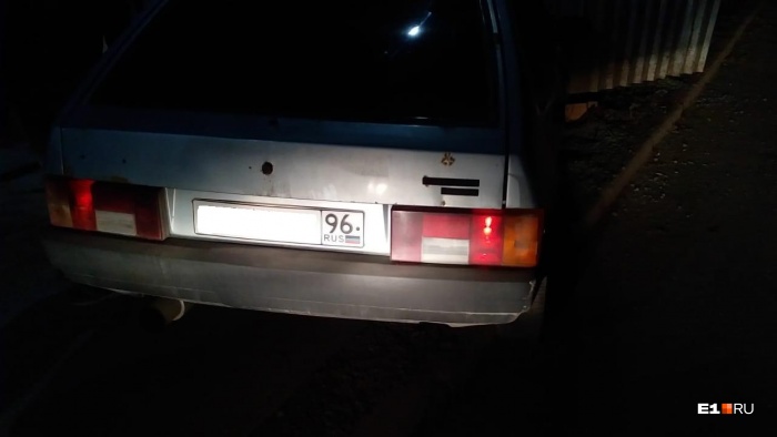 Водитель Lada сбежал сразу же после того, как врезался в забор Водитель Lada сбежал сразу же после того, как врезался в забор