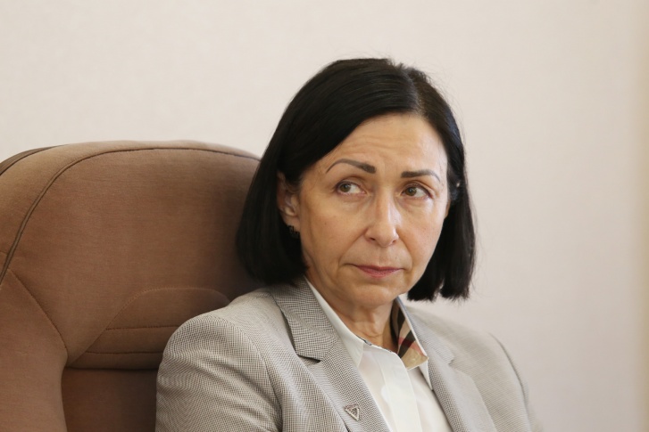 Утром Владимир Елистратов прошёл на выход из мэрии, и Наталья Котова заняла его место Утром Владимир Елистратов прошёл на выход из мэрии, и Наталья Котова заняла его место