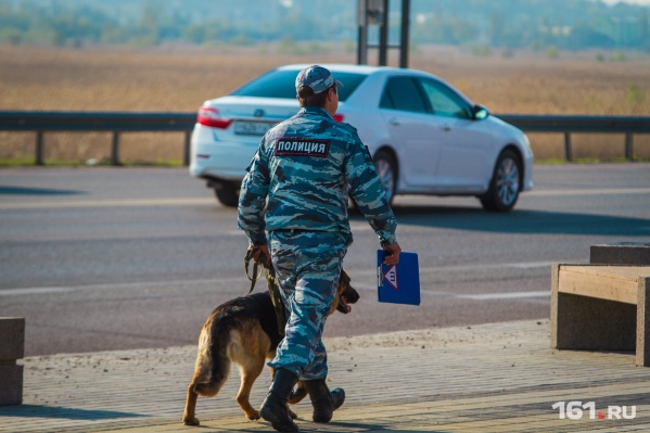 Спустя немного времени после ограбления злоумышленника задержали полицейские Спустя немного времени после ограбления злоумышленника задержали полицейские