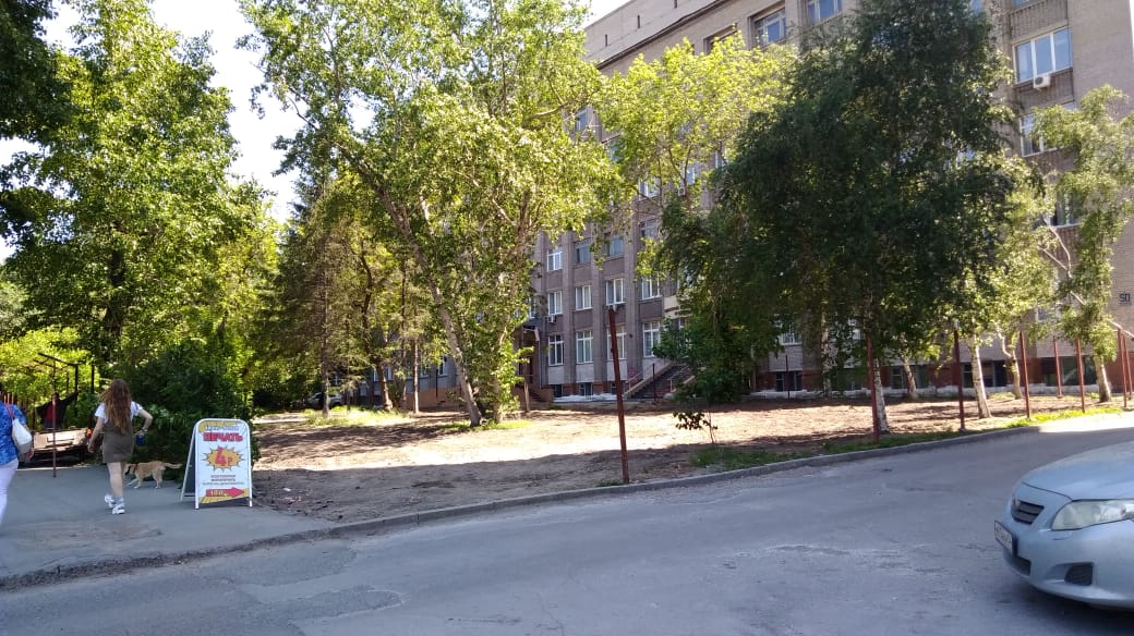 Теперь в этом месте снова будет сквер Теперь в этом месте снова будет сквер