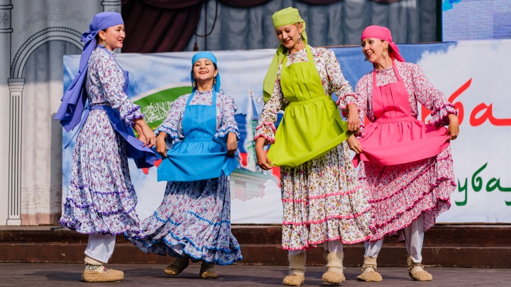 Чак-чак и танцы: фоторепортаж с праздника Курбан-байрам в парке Горького