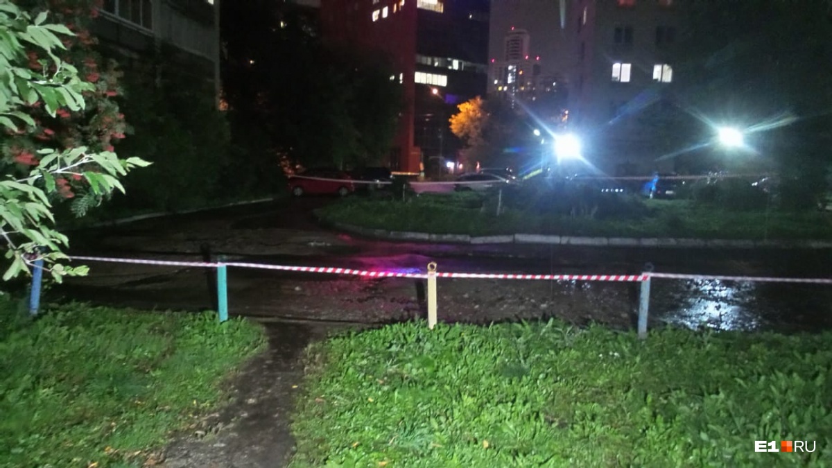 Территория огорожена Территория огорожена