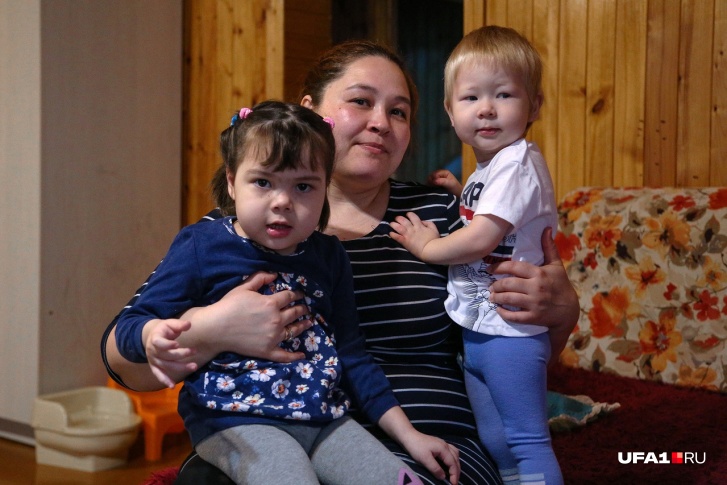Алия Галиуллина уже знает, какая судьба ждет ее малышей без лечения Алия Галиуллина уже знает, какая судьба ждет ее малышей без лечения