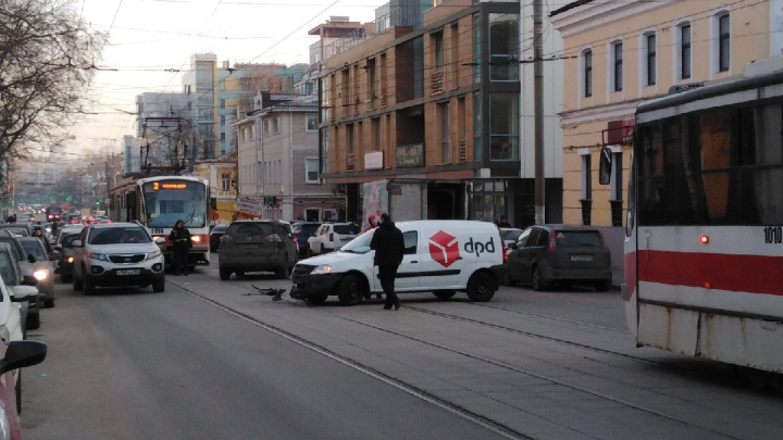 Из-за ДТП на трамвайных путях в центре Нижнего Новгорода образовалась многокилометровая пробка