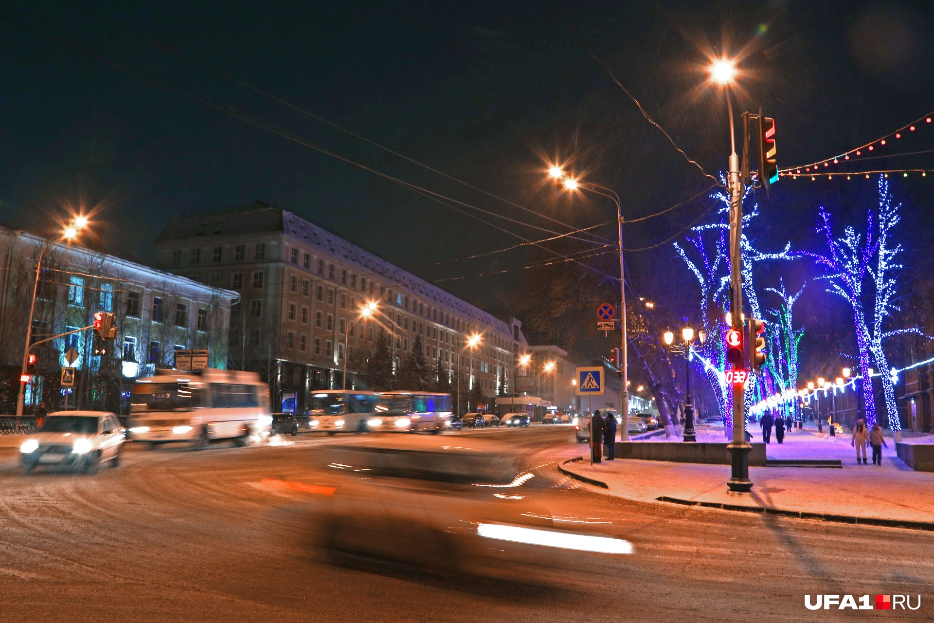 Уфа свежие. Уфа зима ночь горсовет. Горсовет Уфа ночью зимой. Горсовет Уфа ночью. Улица Ленина зимой Уфа.