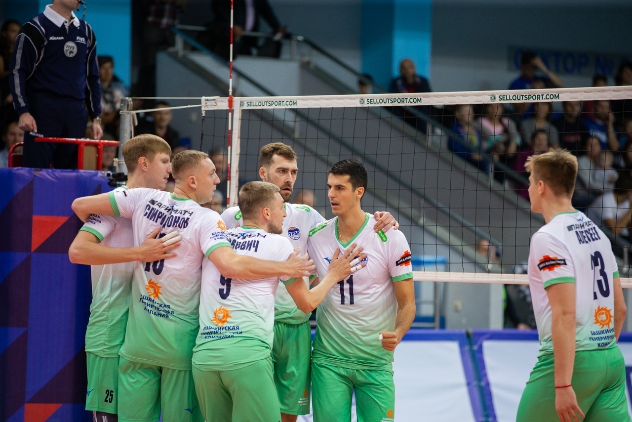 Вторая партия выдалась сложной для обеих команд: волейбольный «Урал» обошел соперника в Красноярске