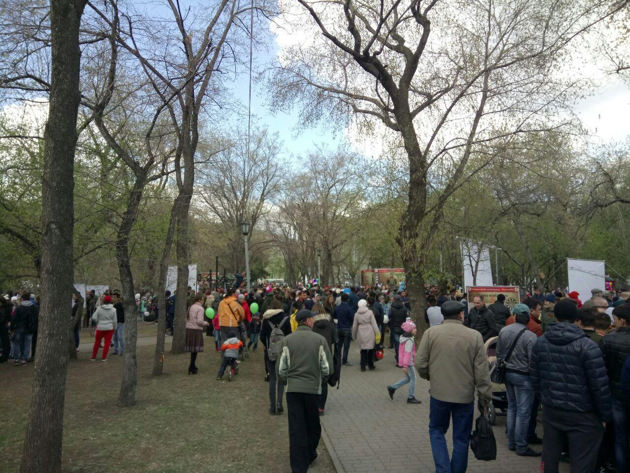 Торжества в Первомайском сквере. Фото Кирилла Шматкова Торжества в Первомайском сквере. Фото Кирилла Шматкова