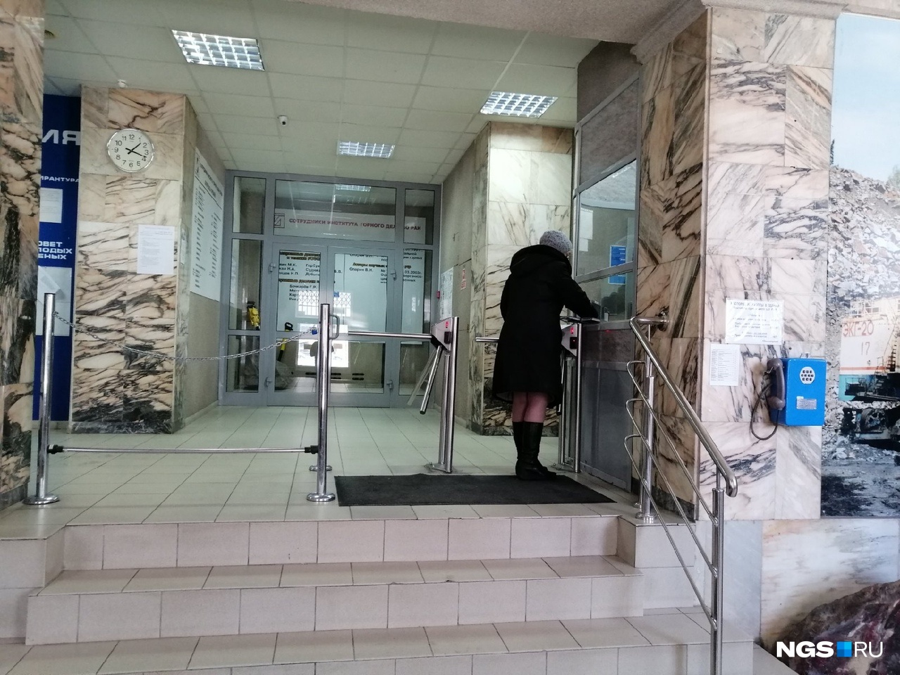 На пункте пропуска в институт не владеют информацией об обысках На пункте пропуска в институт не владеют информацией об обысках