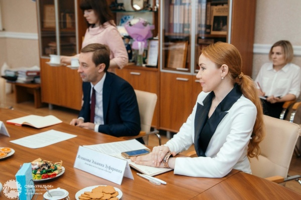 Эльвина Ягнакова считает, что её место освобождают для приближённой нового руководителя ЧелГУ Сергея Таскаева Эльвина Ягнакова считает, что её место освобождают для приближённой нового руководителя ЧелГУ Сергея Таскаева