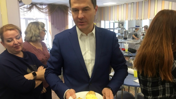 Мэр Ярославля съел школьный обед: чем сегодня кормят детей