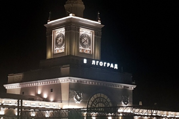 По словам внимательных горожан, лампочка потухла как минимум три дня назад По словам внимательных горожан, лампочка потухла как минимум три дня назад