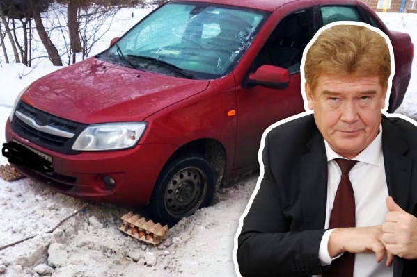 Елистратов ругал подчинённых за сугробы неделю назад. А на днях таким странным способом пришлось вытаскивать машину из двора на Социалистической, 64<br> Елистратов ругал подчинённых за сугробы неделю назад. А на днях таким странным способом пришлось вытаскивать машину из двора на Социалистической, 64<br>