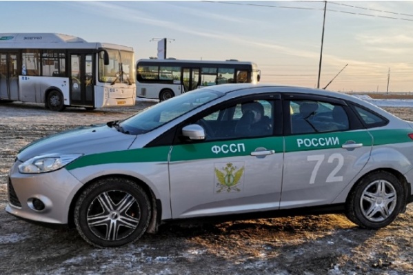 Приставы увидели у должников автомобили и решили их временно изъять, пока не будет оплачен долг Приставы увидели у должников автомобили и решили их временно изъять, пока не будет оплачен долг