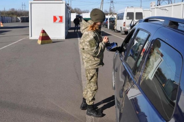 Вместе с запретом на въезд на Украине ввели военное положение в регионах, граничащих с Россией Вместе с запретом на въезд на Украине ввели военное положение в регионах, граничащих с Россией