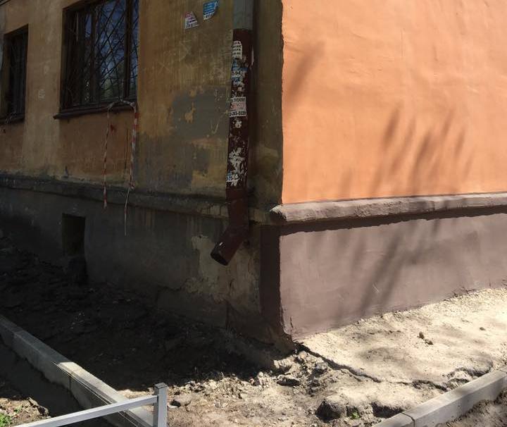Потемкинские деревни: дома около стадиона «Нижний Новгород» ремонтируют только с парадной стороны