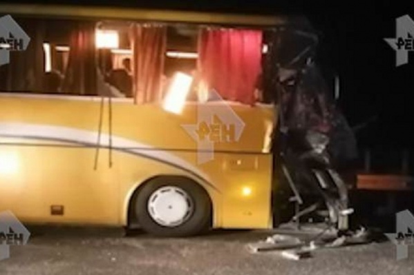 В автобусе было 40 человек, 7 из них пострадали во время ДТП В автобусе было 40 человек, 7 из них пострадали во время ДТП