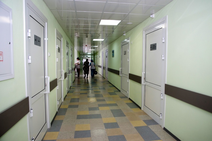 Буйный пациент бегал по больнице с ножом, выбил окно, а потом угнал машину скорой помощи Буйный пациент бегал по больнице с ножом, выбил окно, а потом угнал машину скорой помощи