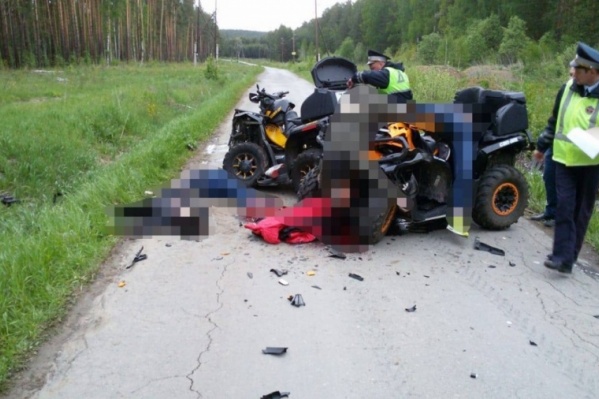 На месте автокатастрофы погибли четыре человека На месте автокатастрофы погибли четыре человека