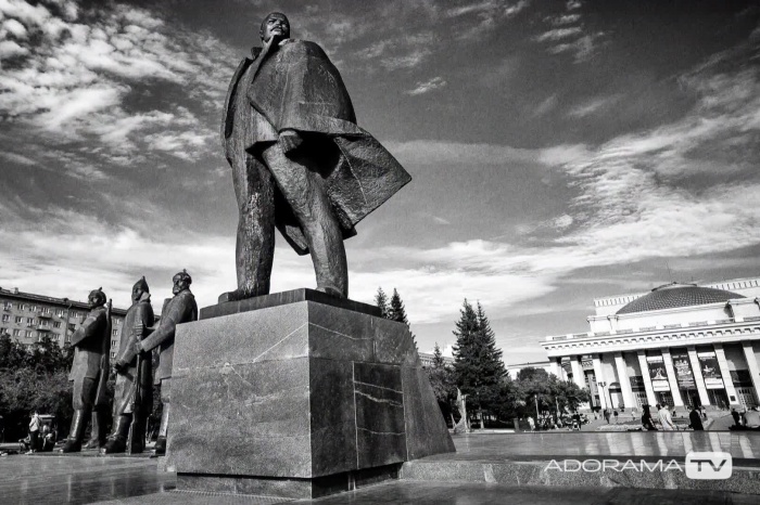 Американский фотограф решил, что Новосибирск лучше снимать без цвета Американский фотограф решил, что Новосибирск лучше снимать без цвета